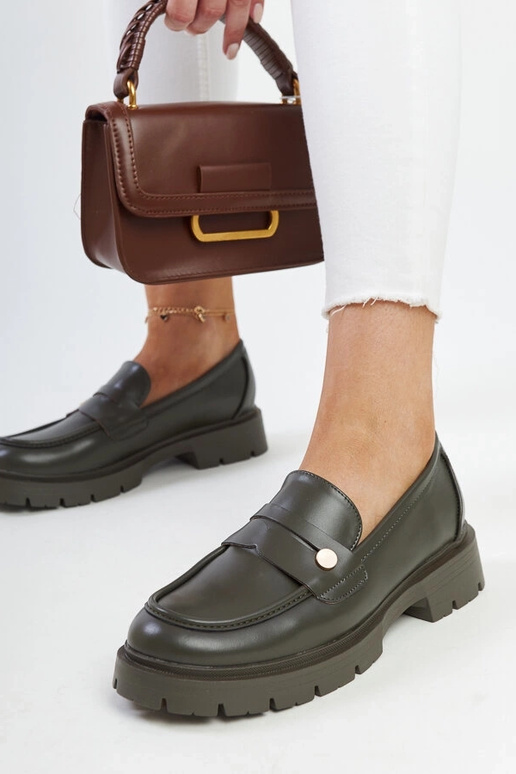 Tumedad rohelised kingad kunstnahast...