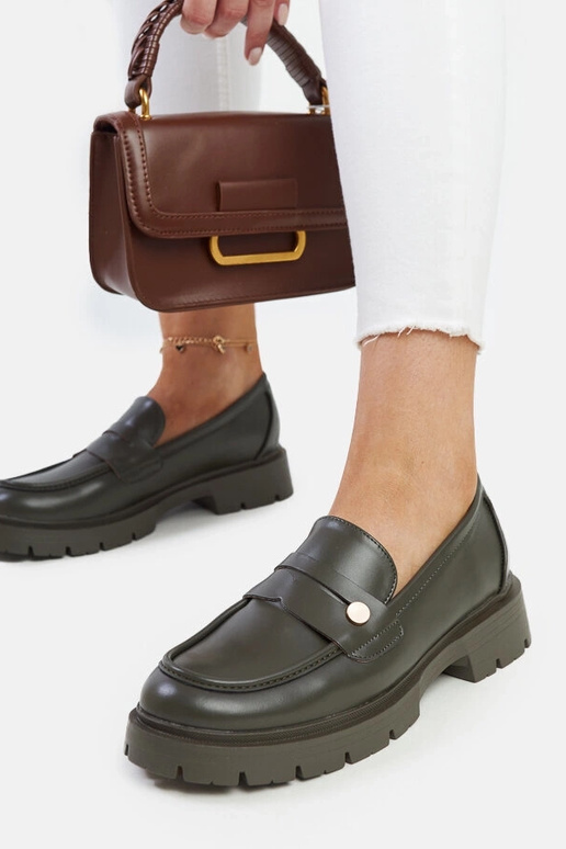 Tumedad rohelised kingad kunstnahast...