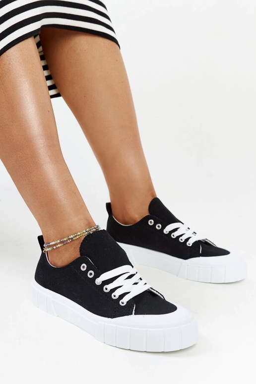 Eduardi mustast kangast tossud