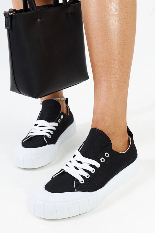 Eduardi mustast kangast tossud