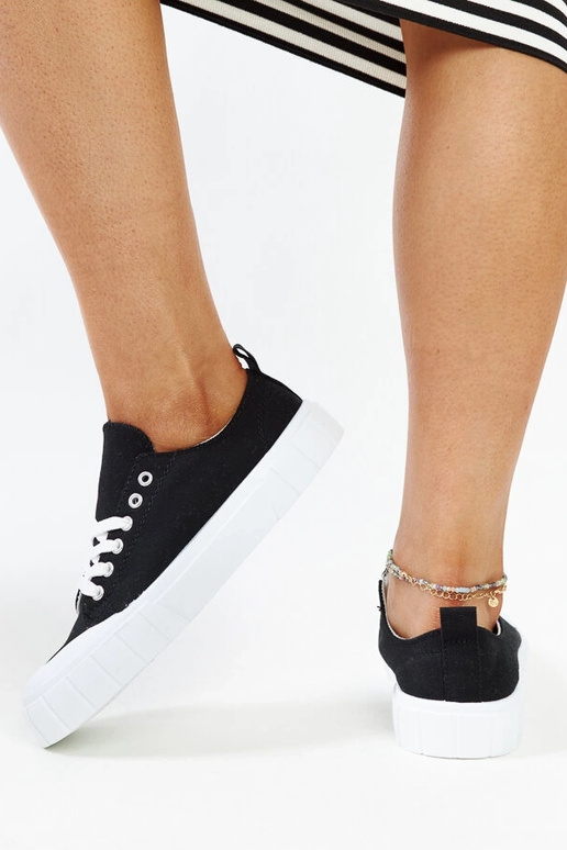 Eduardi mustast kangast tossud