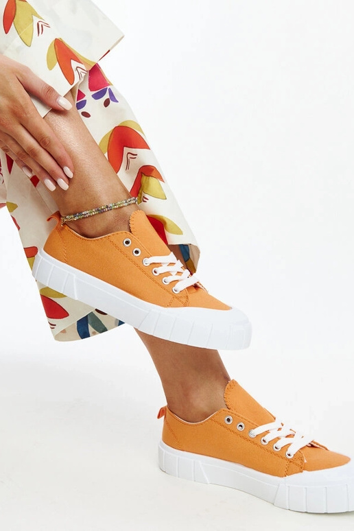 Eduardi oranžist kangast tossud