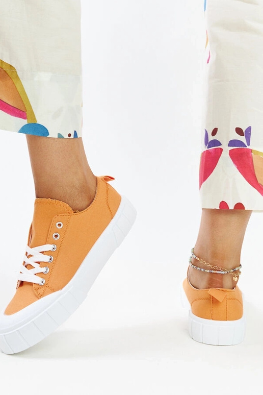 Eduardi oranžist kangast tossud