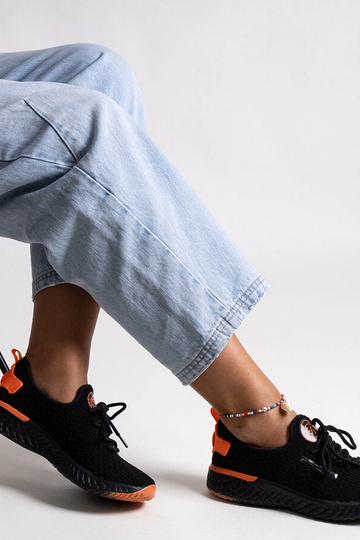 Mustast kangast tossud naistele CROSS JEANS 2