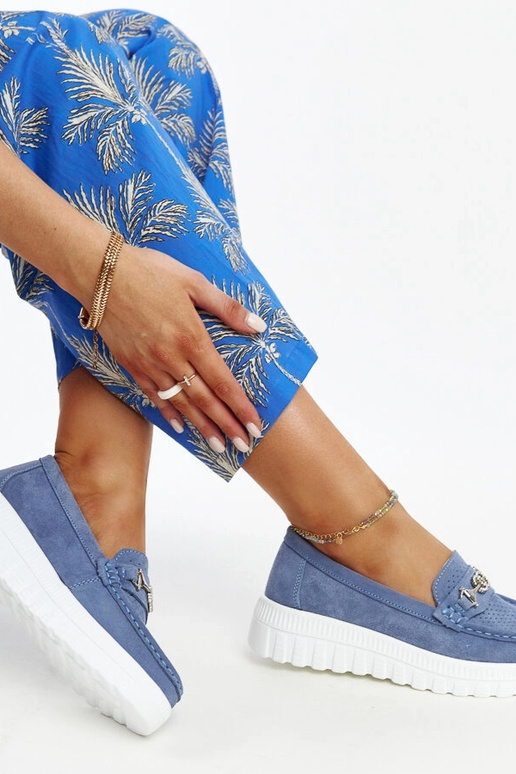 Sinised nahast madalad kingad...