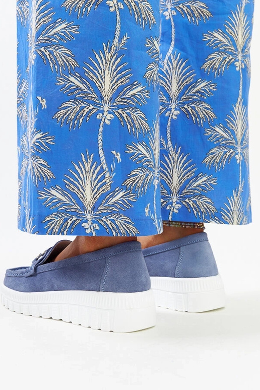 Sinised nahast madalad kingad...