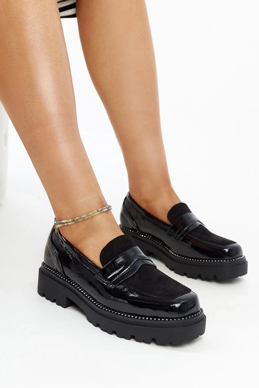 Mustad Kirsi sisetallaga lakknahast...