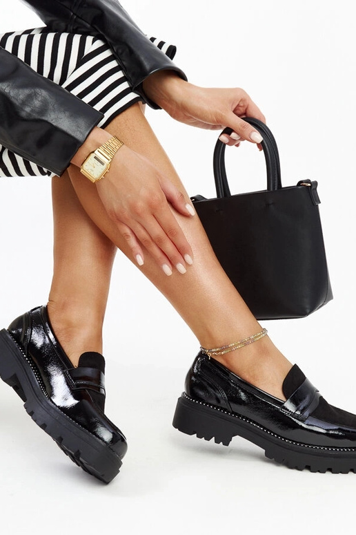 Mustad Kirsi sisetallaga lakknahast...