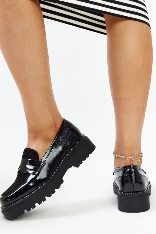 Mustad Kirsi sisetallaga lakknahast...