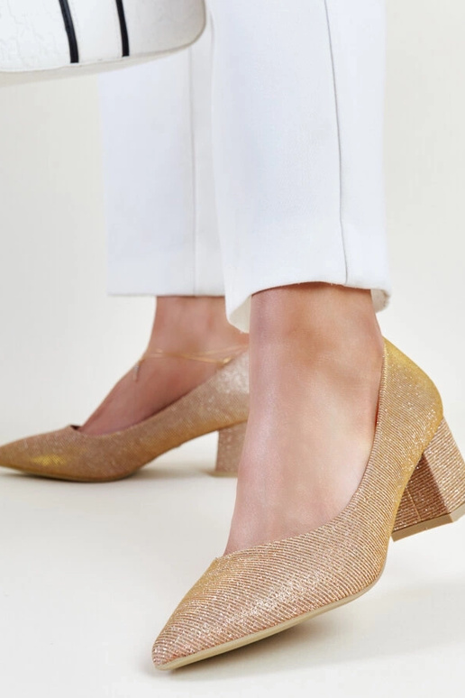 Laity roosad sädelevad plokkkontsaga...