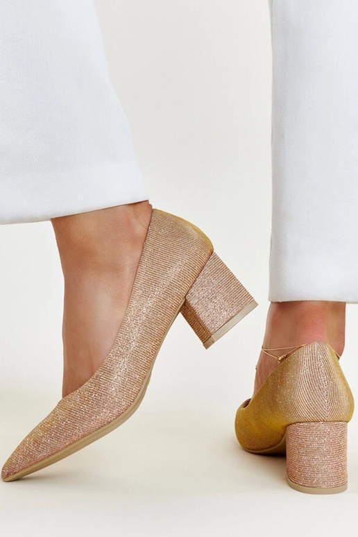 Laity roosad sädelevad plokkkontsaga...