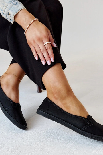 Mustad kinnised tossud,...