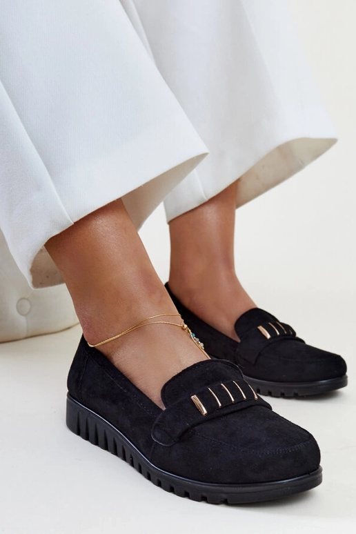 Mustad pätsid dekoratiivse rihmaga...