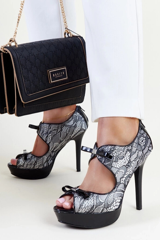 Mustvalged elegantsed Metla kontsad