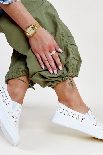 Hilal valged slip-on tossud 2