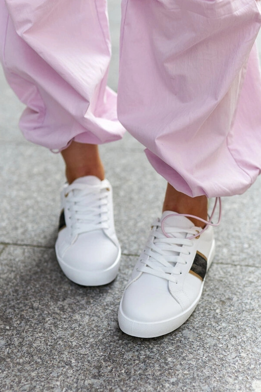 Valged tossud dekoratiivse rihmaga Grada