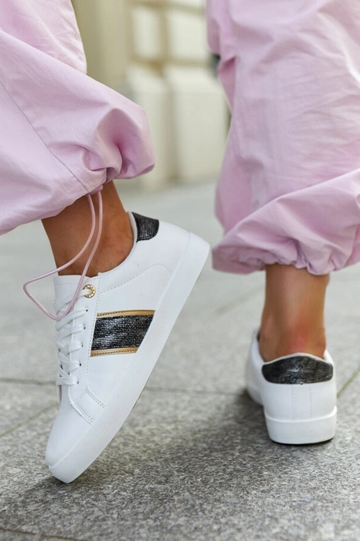 Valged tossud dekoratiivse rihmaga Grada