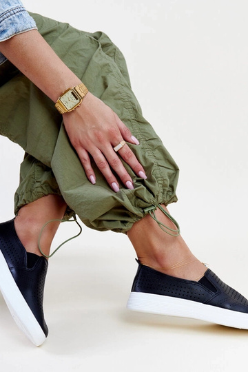 Mustad ažuursed slip-on... 2