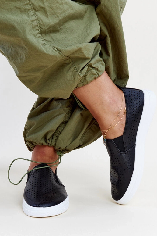 Mustad ažuursed slip-on tossud...