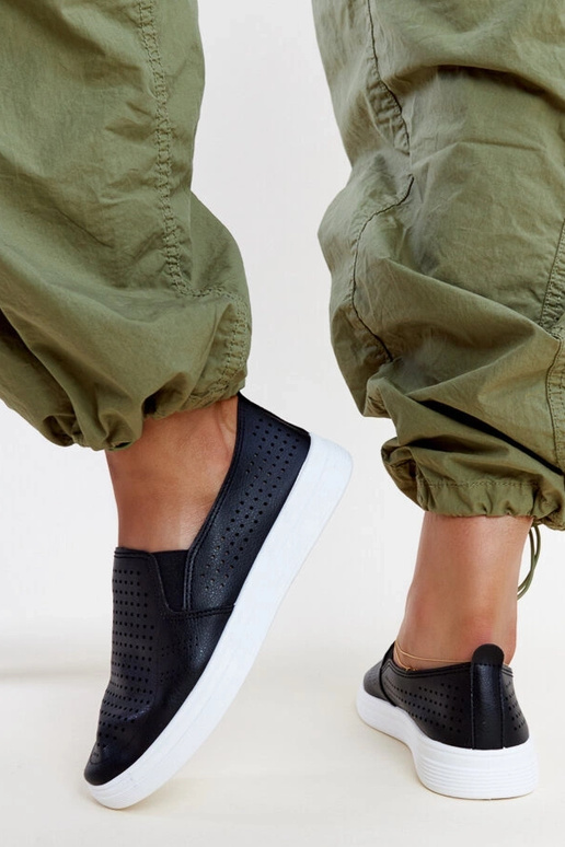 Mustad ažuursed slip-on tossud...