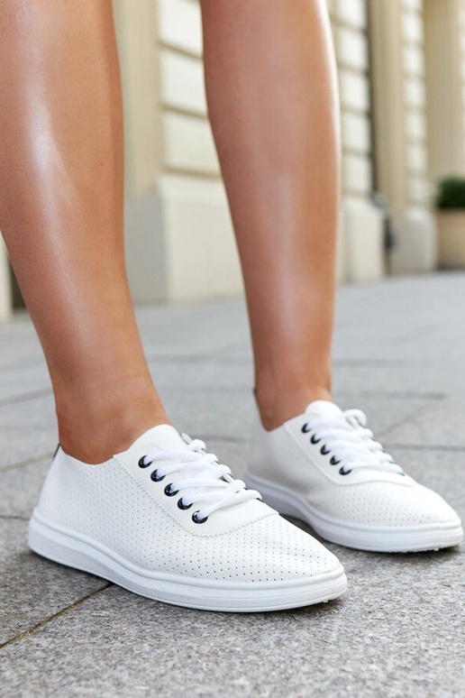 Valged ažuursed Katinka tossud