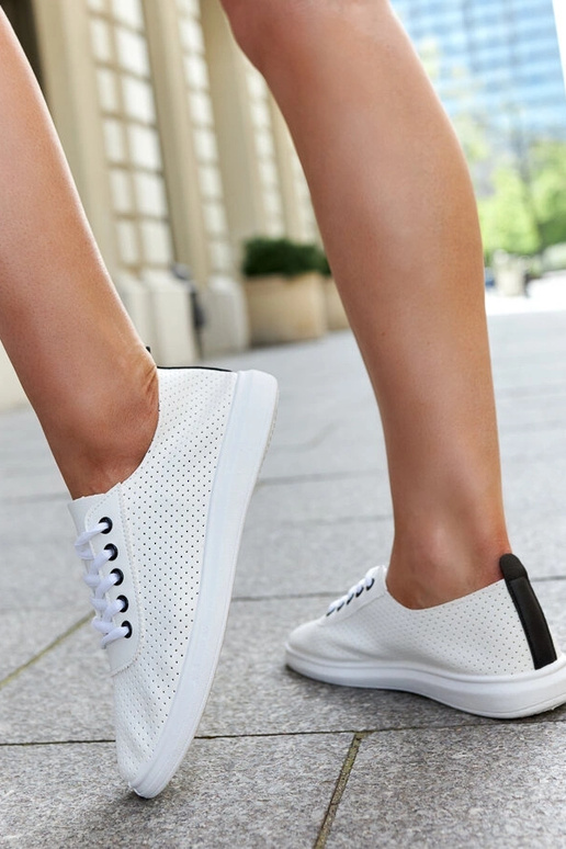 Valged ažuursed Katinka tossud