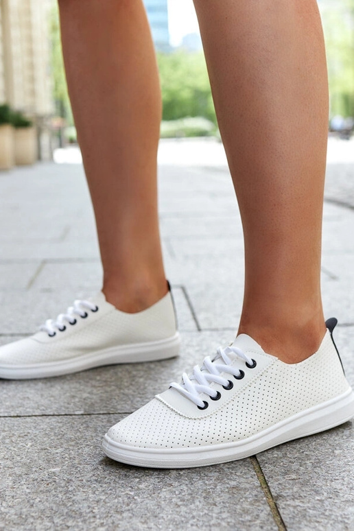 Valged ažuursed Katinka tossud