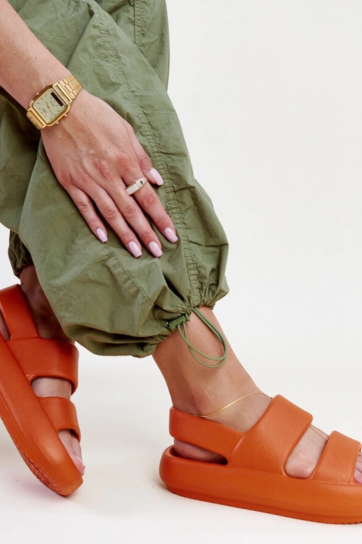 Attiana oranžid sandaalid