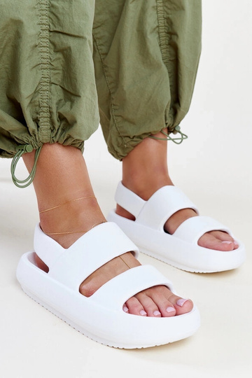 Attiana valged sandaalid