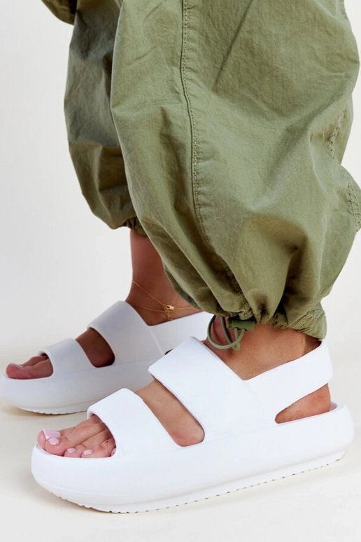 Attiana valged sandaalid