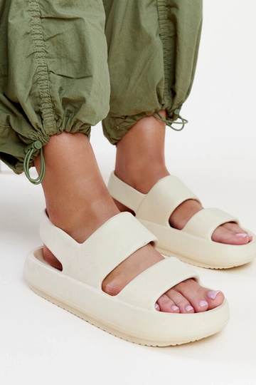 Attiana beežid sandaalid