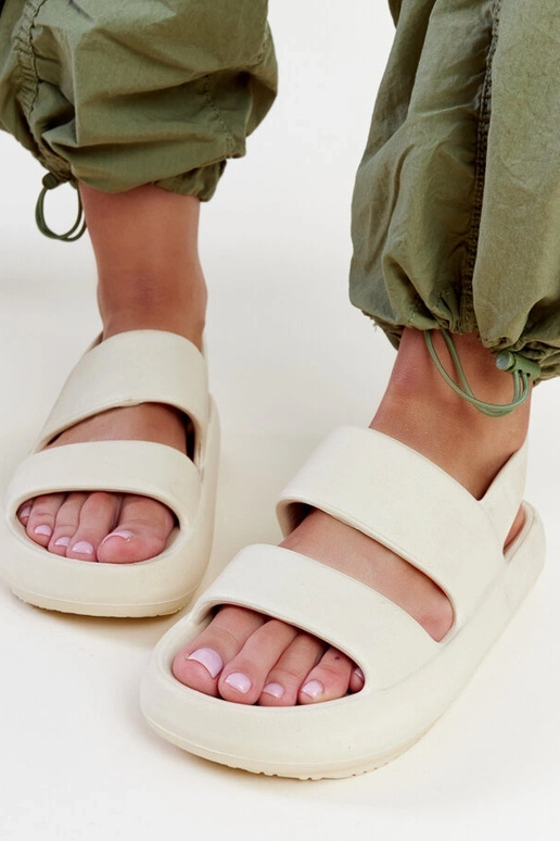 Attiana beežid sandaalid