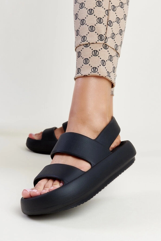 Attiana mustad sandaalid