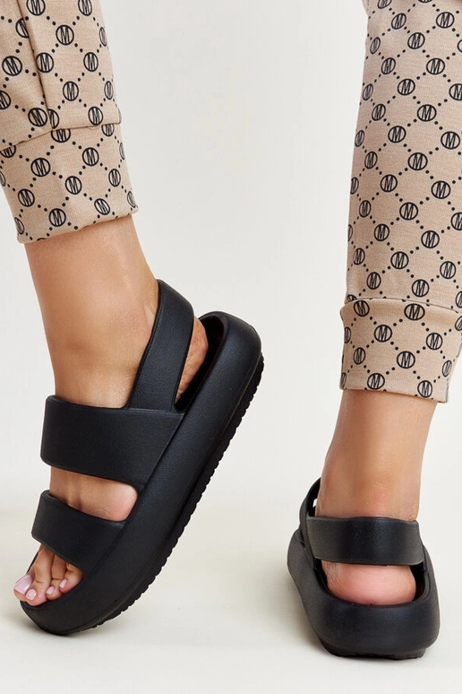 Attiana mustad sandaalid