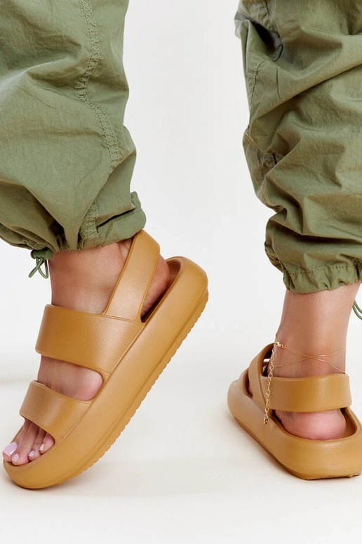 Attiana pruunid sandaalid