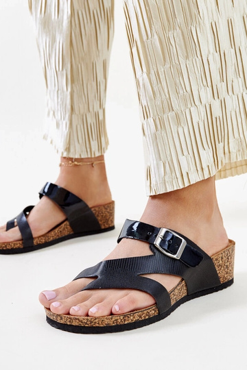 Mustad metallilised Donata Wedge sandaalid