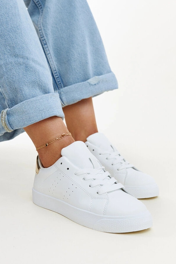 Akila valged ja kuldsed tossud