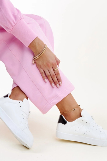 Akila mustad ja valged tossud