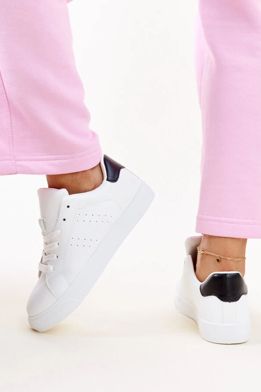 Akila mustad ja valged tossud Akila mustad ja valged tossud