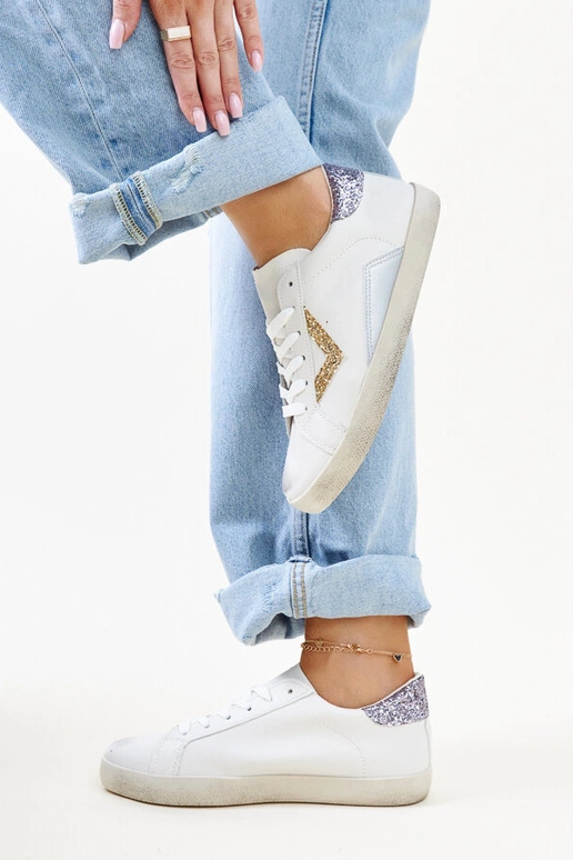 Gomboli "kulunud" efektiga valged tossud Gomboli "kulunud" efektiga valged tossud