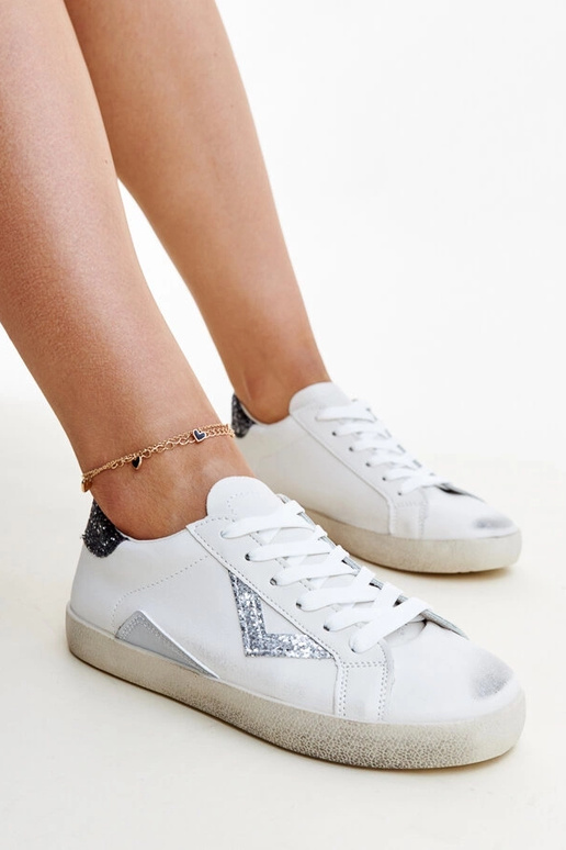 Gomboli "kulunud" efektiga valged tossud