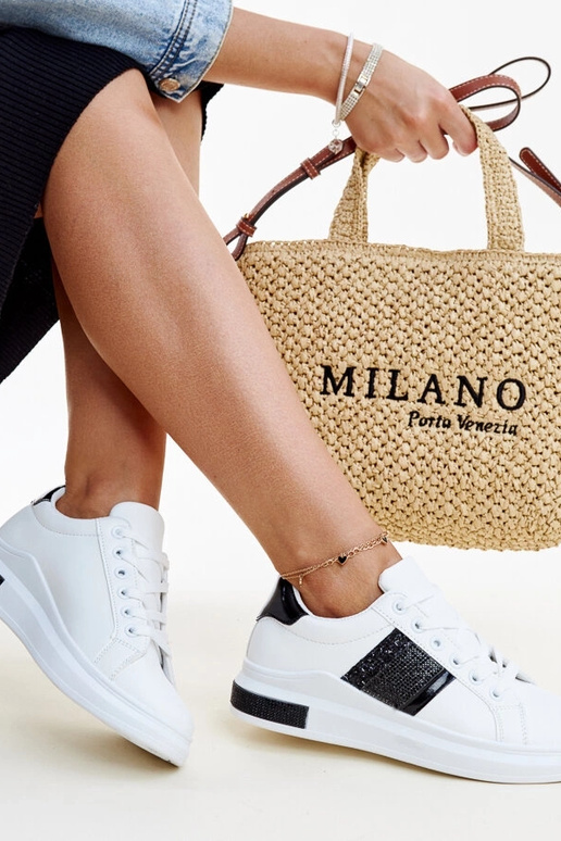 Must-valged tossud tsirkoonidega Giulia