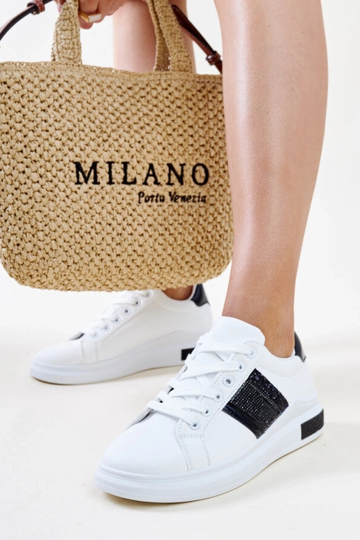 Must-valged tossud tsirkoonidega Giulia