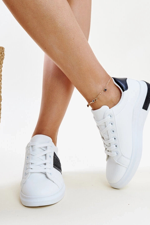 Must-valged tossud tsirkoonidega Giulia