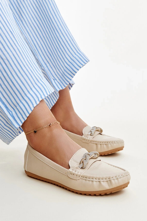 Beežid mokassiinid kaunistatud...