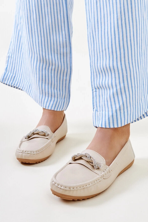 Beežid mokassiinid kaunistatud...