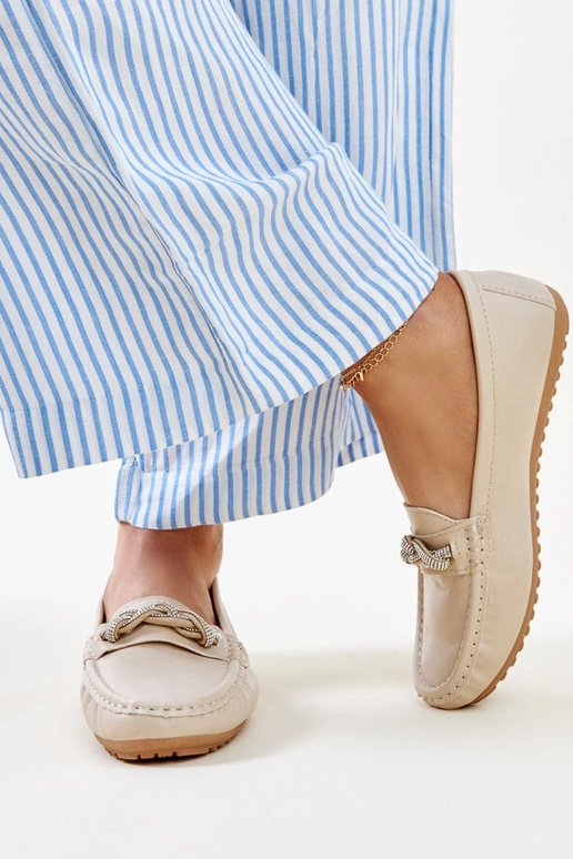 Beežid mokassiinid kaunistatud...