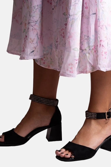 Mustad lakknahast sandaalid...