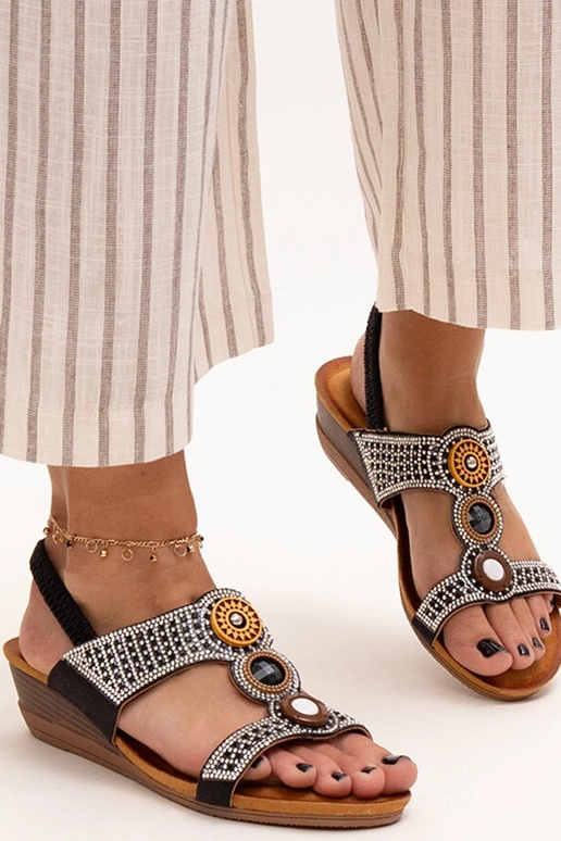 Azeeza läikivad madala kiiluga sandaalid