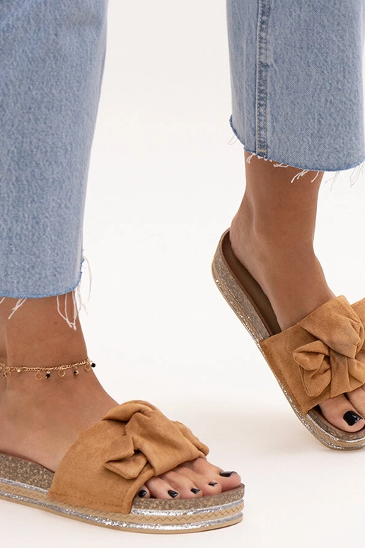 Pruunid sussid massiivse tallaga Peletra